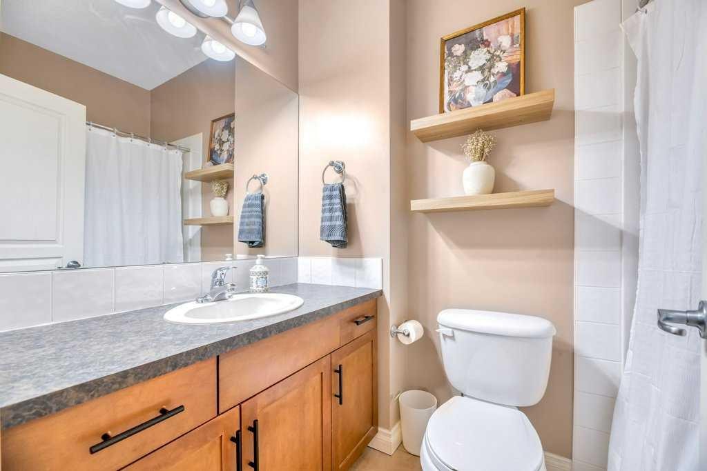 13-148 Rockyledge View Nw, Calgary, AB - Indoor Photo Showing Bathroom