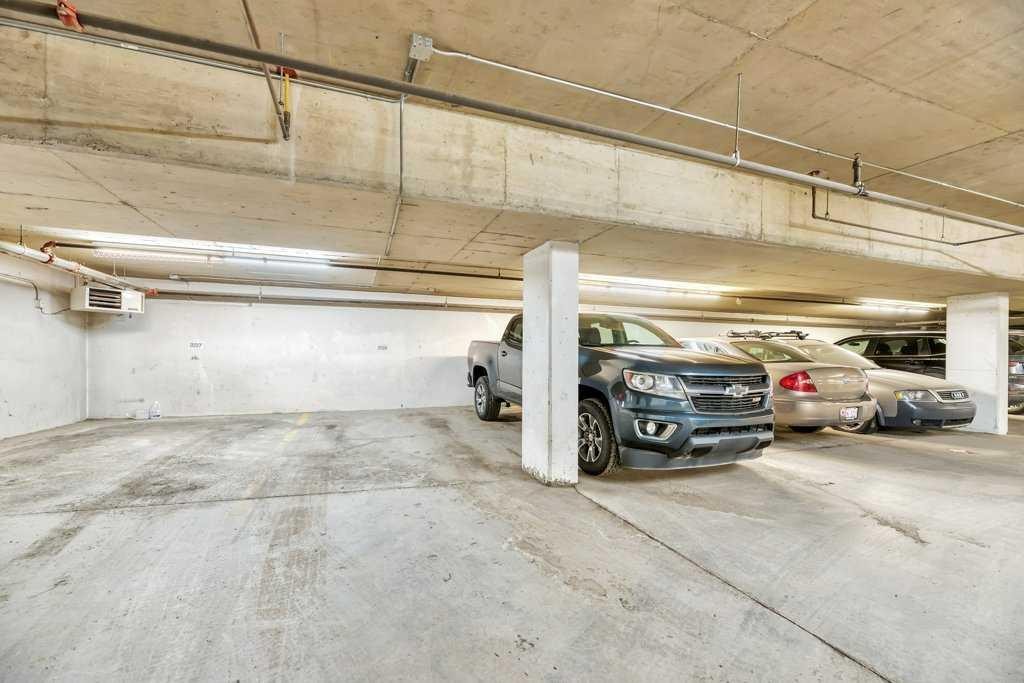 13-148 Rockyledge View Nw, Calgary, AB - Indoor Photo Showing Garage