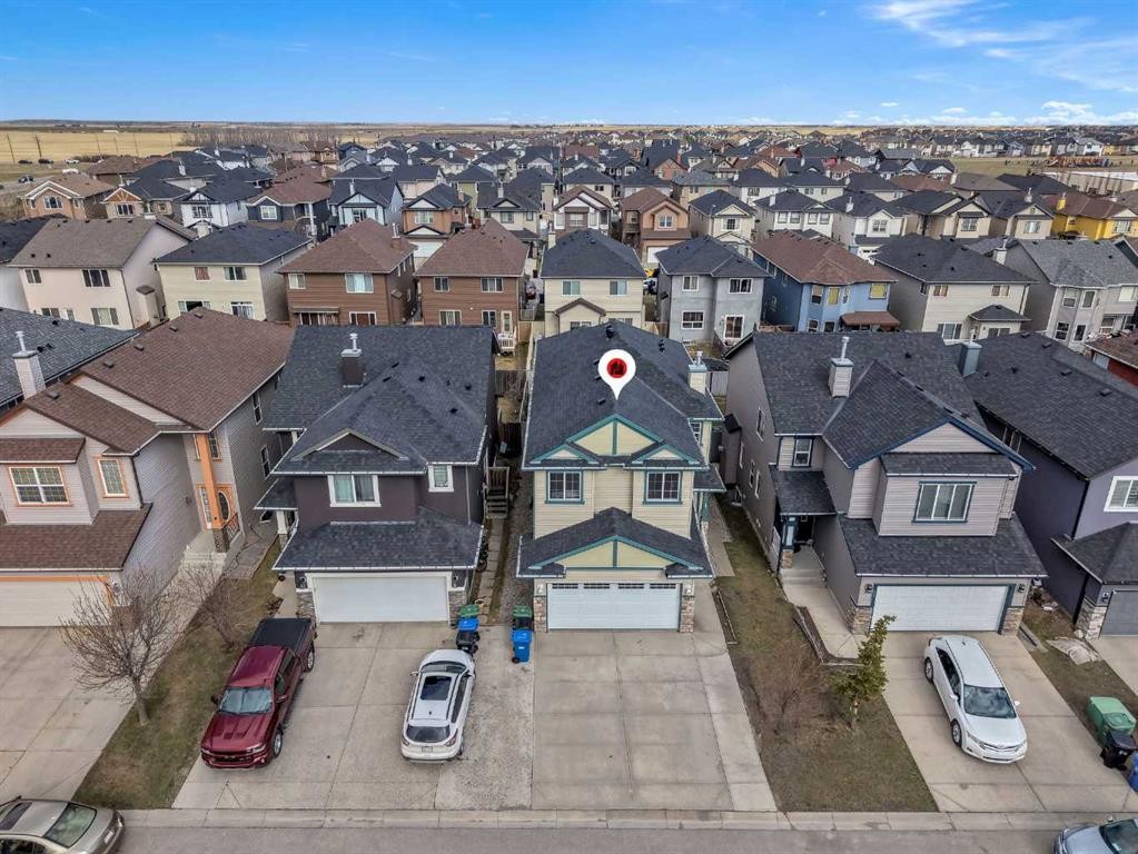 33 Saddlecrest Crescent Ne, Calgary, AB - Outdoor With Facade