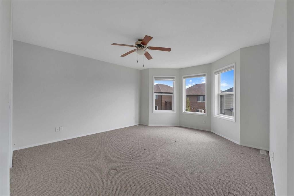 33 Saddlecrest Crescent Ne, Calgary, AB - Indoor Photo Showing Other Room