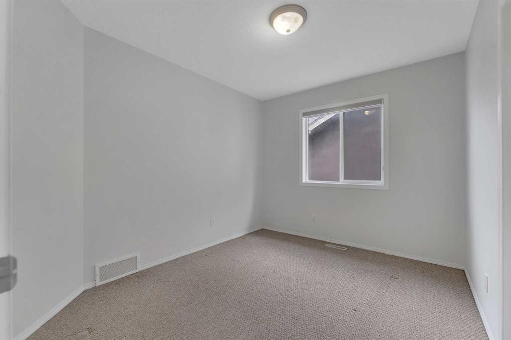 33 Saddlecrest Crescent Ne, Calgary, AB - Indoor Photo Showing Other Room