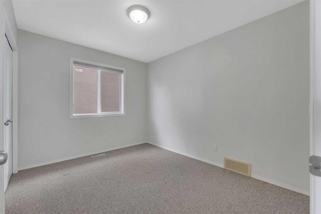 33 Saddlecrest Crescent Ne, Calgary, AB - Indoor Photo Showing Other Room