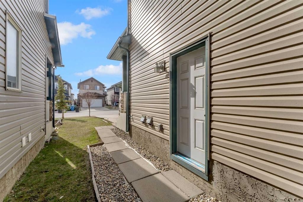 33 Saddlecrest Crescent Ne, Calgary, AB - Outdoor With Exterior