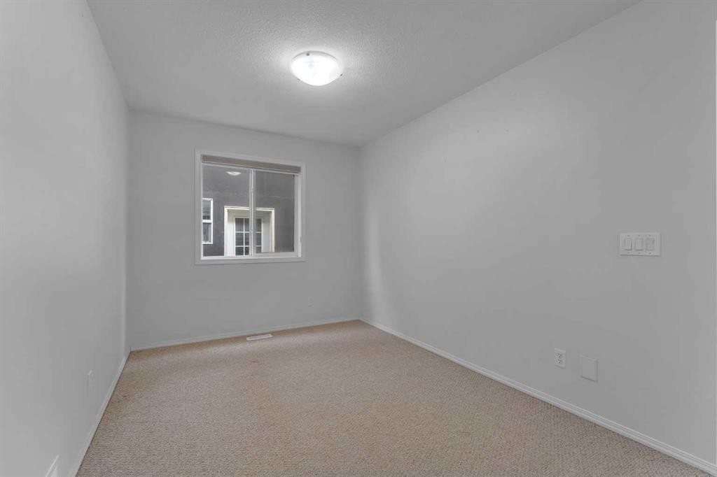 33 Saddlecrest Crescent Ne, Calgary, AB - Indoor Photo Showing Other Room