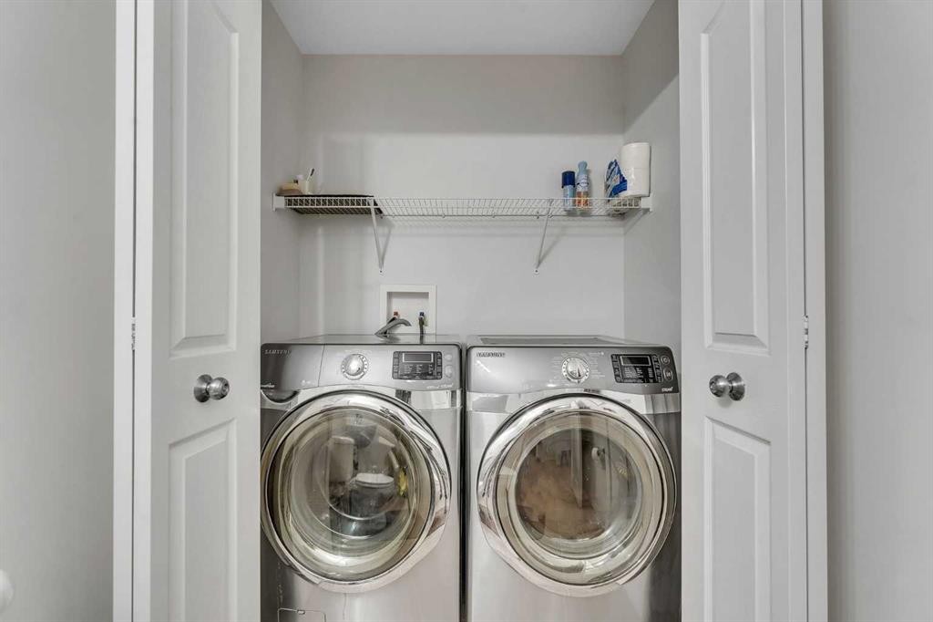 33 Saddlecrest Crescent Ne, Calgary, AB - Indoor Photo Showing Laundry Room