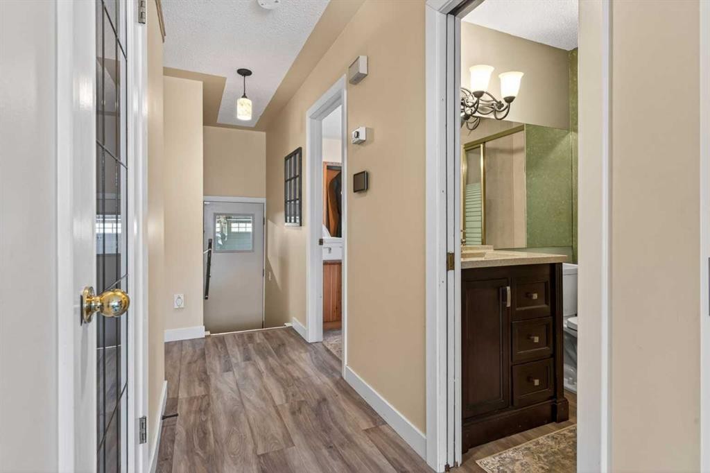 1486 Sunwood Road Se, Calgary, AB - Indoor Photo Showing Other Room