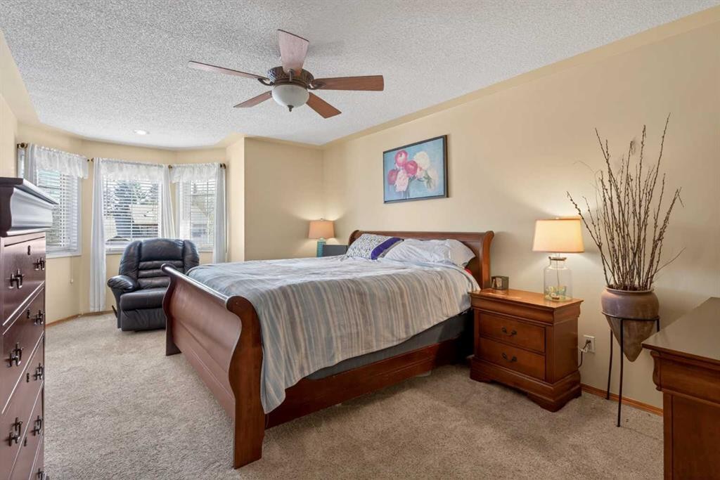 1486 Sunwood Road Se, Calgary, AB - Indoor Photo Showing Bedroom