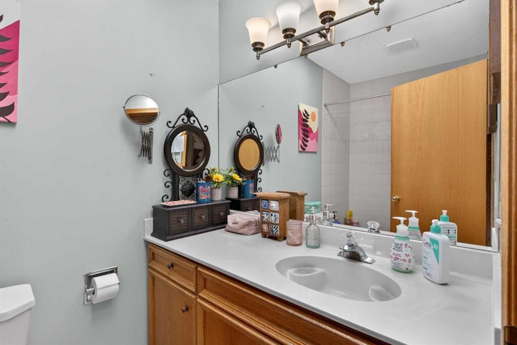 1486 Sunwood Road Se, Calgary, AB - Indoor Photo Showing Bathroom