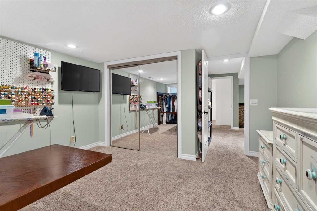 1486 Sunwood Road Se, Calgary, AB - Indoor
