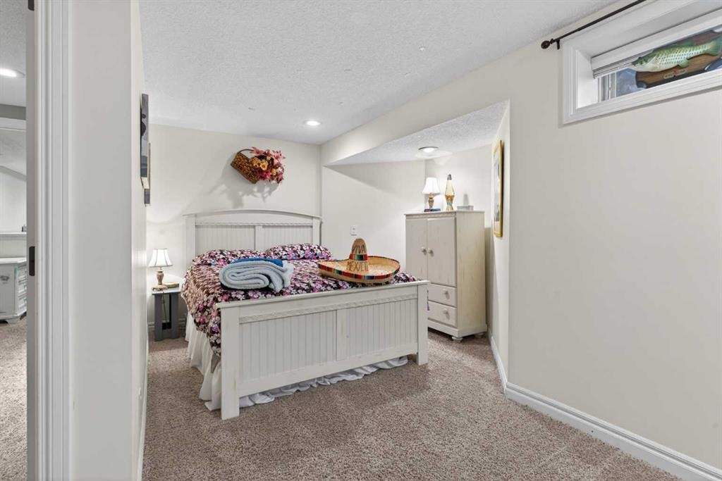1486 Sunwood Road Se, Calgary, AB - Indoor Photo Showing Bedroom