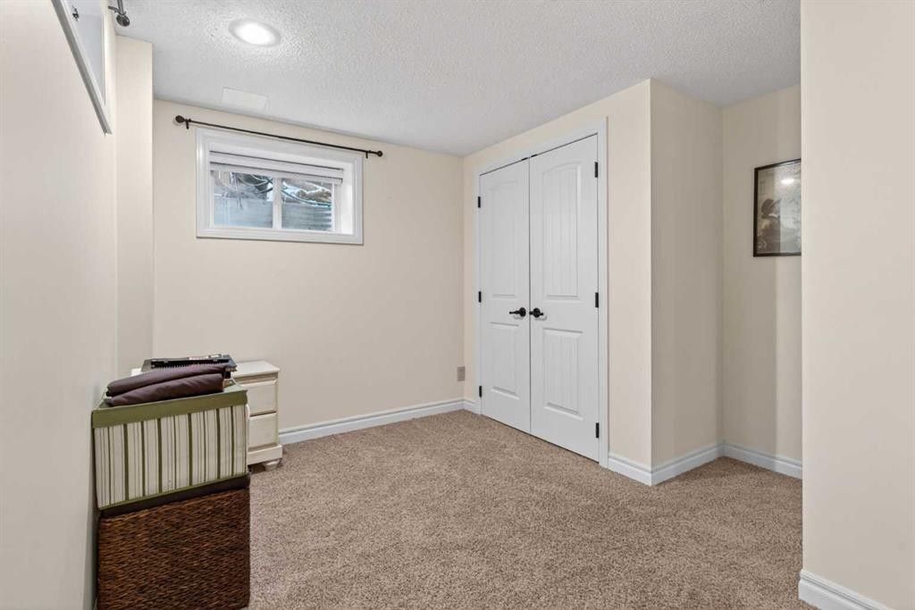 1486 Sunwood Road Se, Calgary, AB - Indoor Photo Showing Other Room