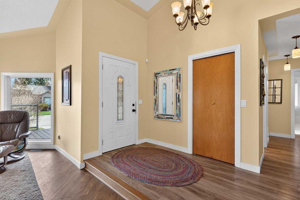 1486 Sunwood Road Se, Calgary, AB - Indoor Photo Showing Other Room