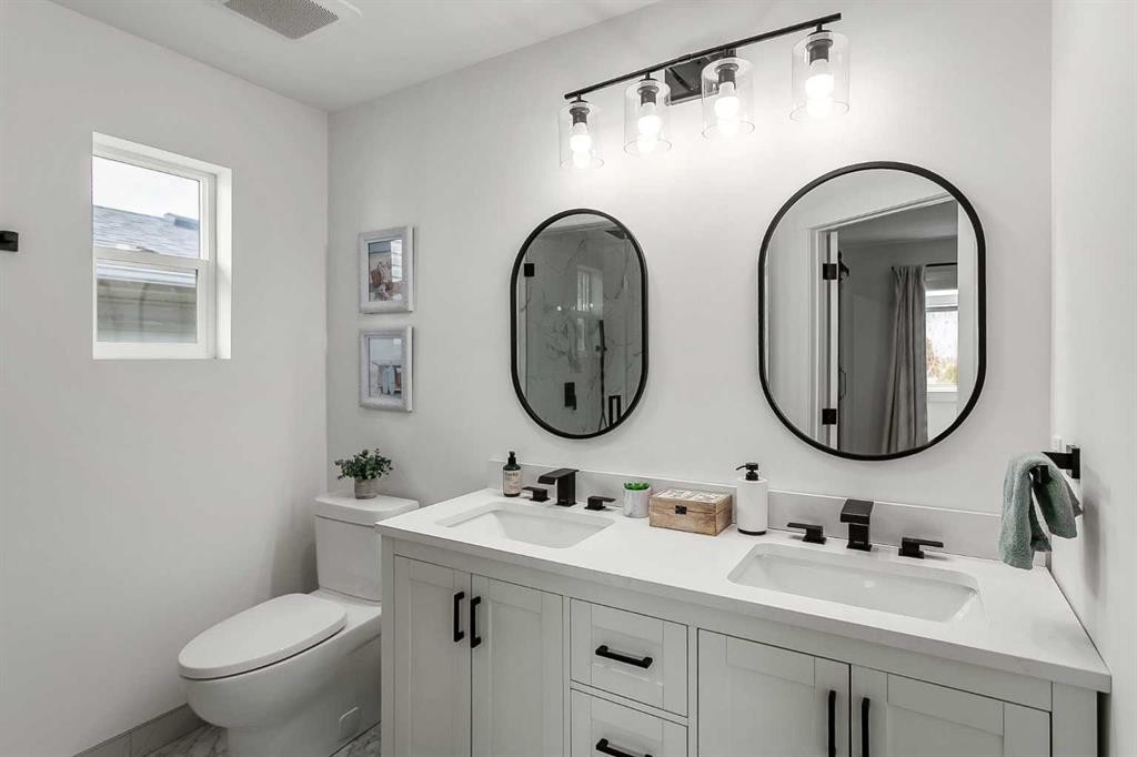59 Rivercroft Close Se, Calgary, AB - Indoor Photo Showing Bathroom