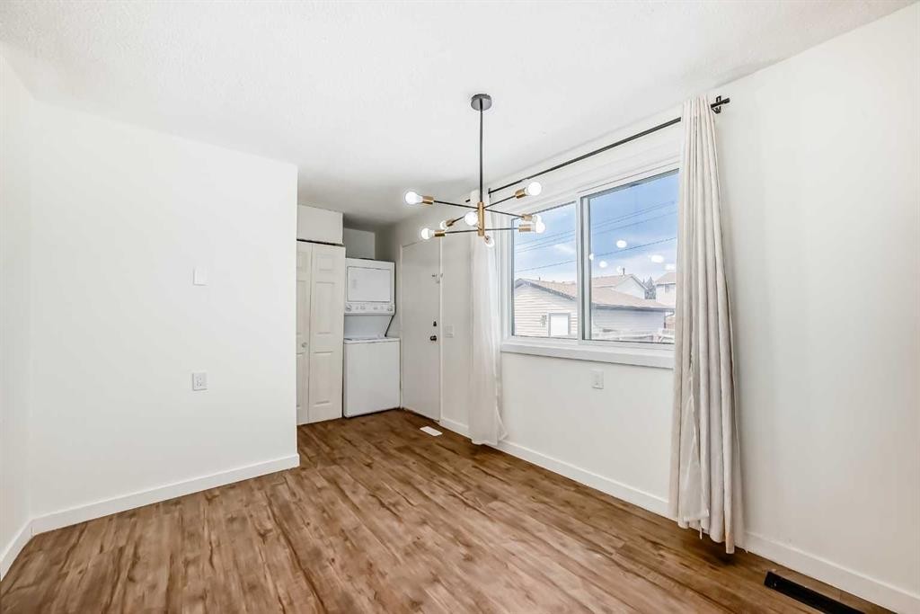 25 Erin Ridge Road Se, Calgary, AB - Indoor Photo Showing Other Room