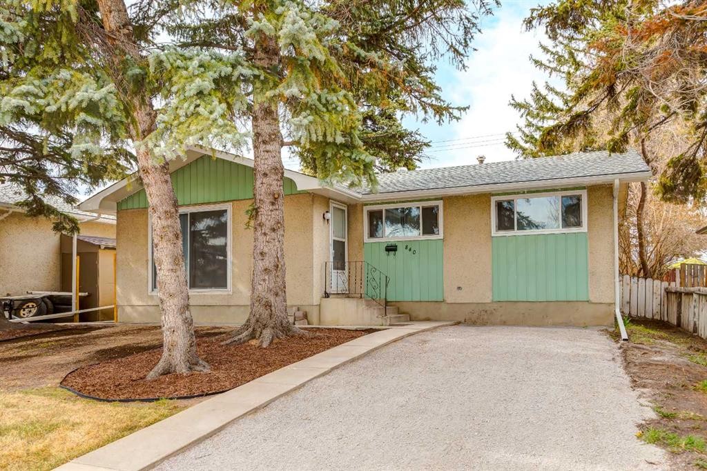 840 Raynard Crescent Se, Calgary, AB - Outdoor
