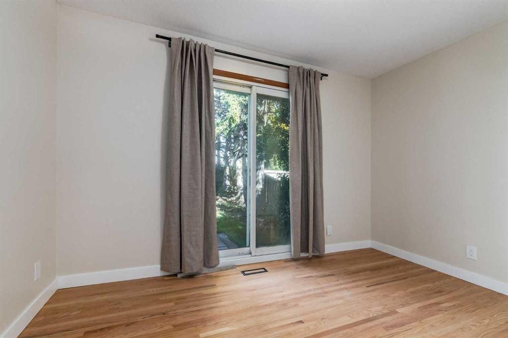 840 Raynard Crescent Se, Calgary, AB - Indoor Photo Showing Other Room