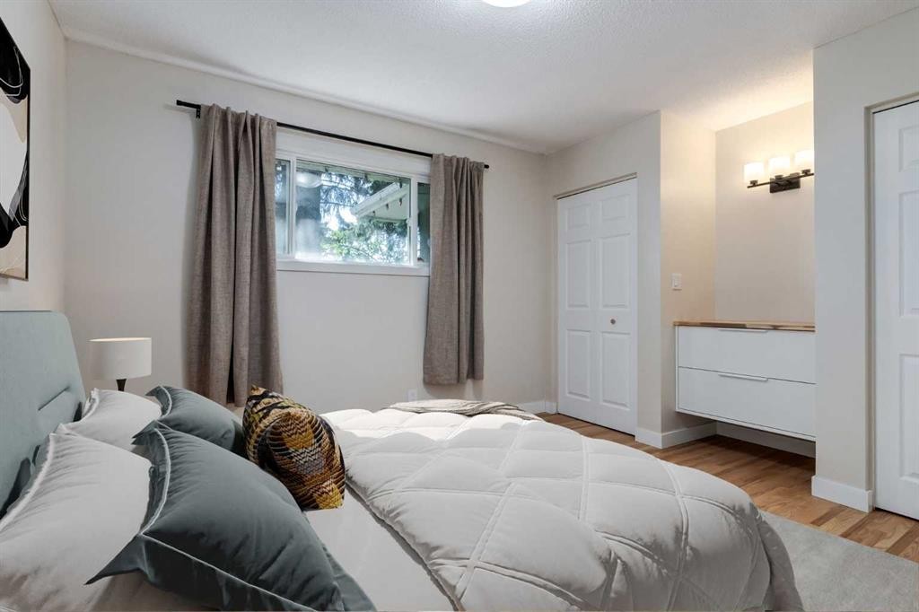 840 Raynard Crescent Se, Calgary, AB - Indoor Photo Showing Bedroom