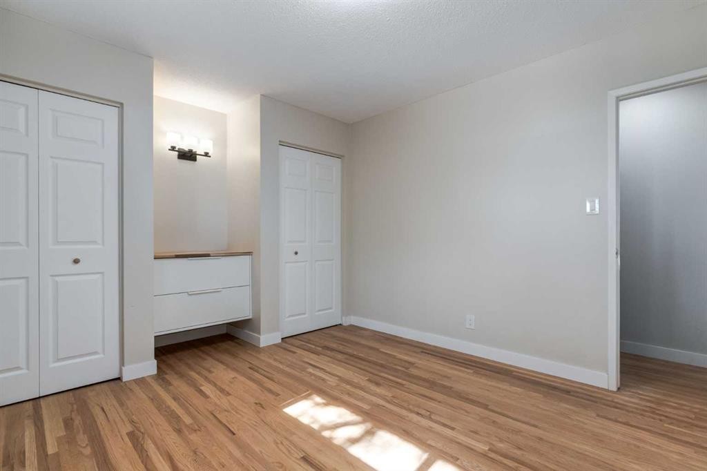 840 Raynard Crescent Se, Calgary, AB - Indoor Photo Showing Other Room