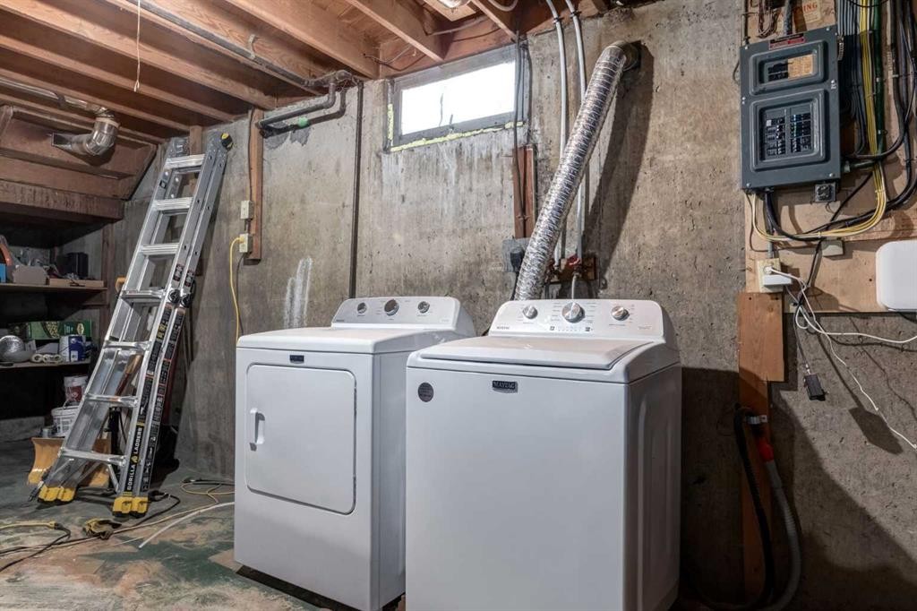 840 Raynard Crescent Se, Calgary, AB - Indoor Photo Showing Laundry Room