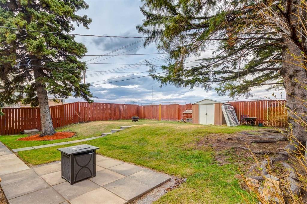 840 Raynard Crescent Se, Calgary, AB - Outdoor