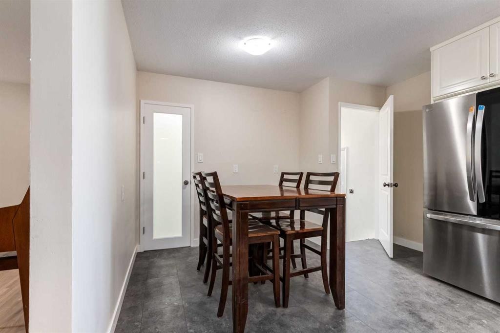 840 Raynard Crescent Se, Calgary, AB - Indoor Photo Showing Dining Room