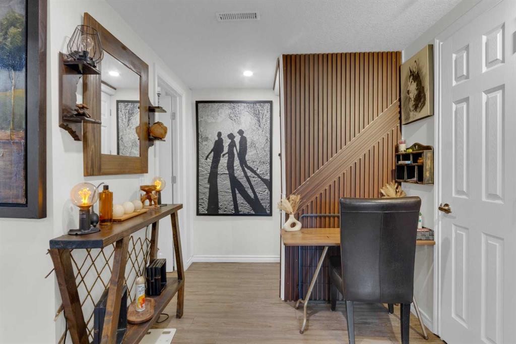 60 Dalhurst Way Nw, Calgary, AB - Indoor Photo Showing Other Room