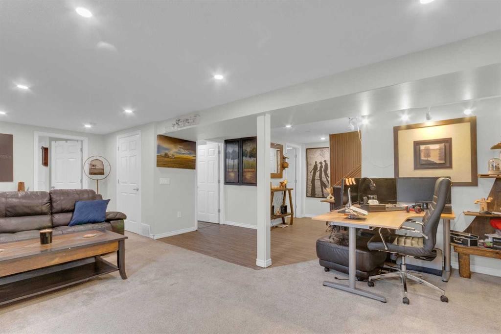 60 Dalhurst Way Nw, Calgary, AB - Indoor