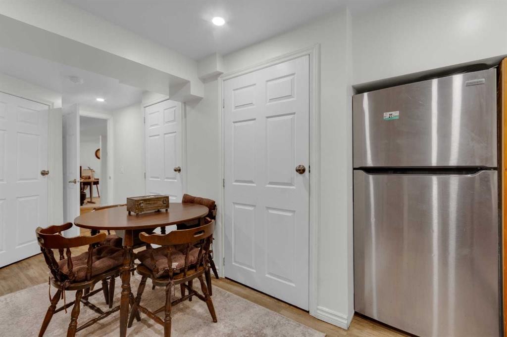 60 Dalhurst Way Nw, Calgary, AB - Indoor Photo Showing Other Room