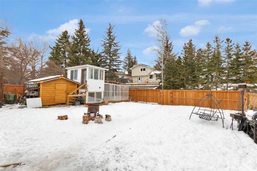 60 Dalhurst Way Nw, Calgary, AB - Outdoor