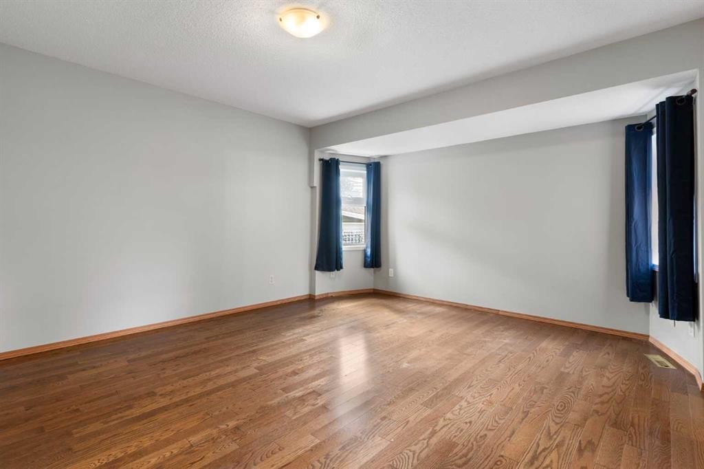3228 Breen Crescent Nw, Calgary, AB - Indoor Photo Showing Other Room