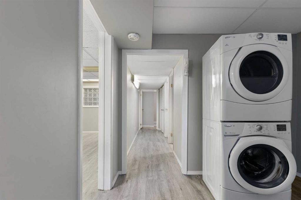 3228 Breen Crescent Nw, Calgary, AB - Indoor Photo Showing Laundry Room