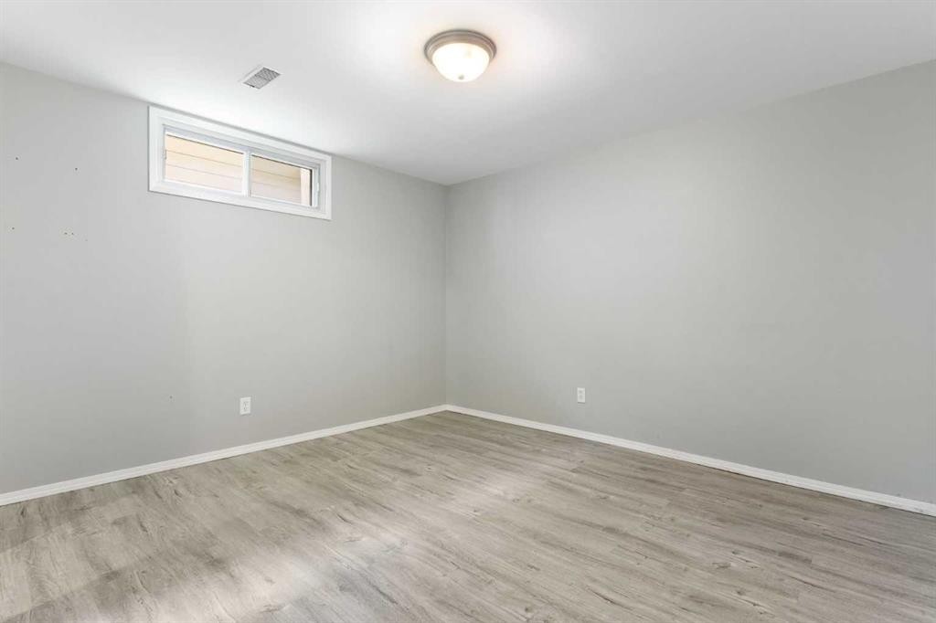 3228 Breen Crescent Nw, Calgary, AB - Indoor Photo Showing Other Room