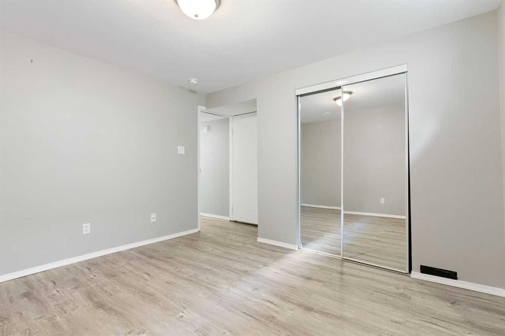 3228 Breen Crescent Nw, Calgary, AB - Indoor Photo Showing Other Room