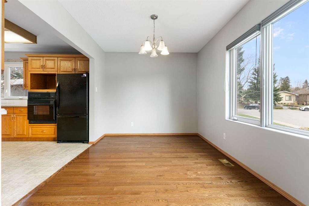 3228 Breen Crescent Nw, Calgary, AB - Indoor Photo Showing Other Room