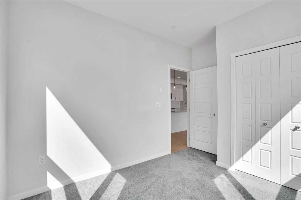 1102-33 Carringham Gate Nw, Calgary, AB - Indoor Photo Showing Other Room
