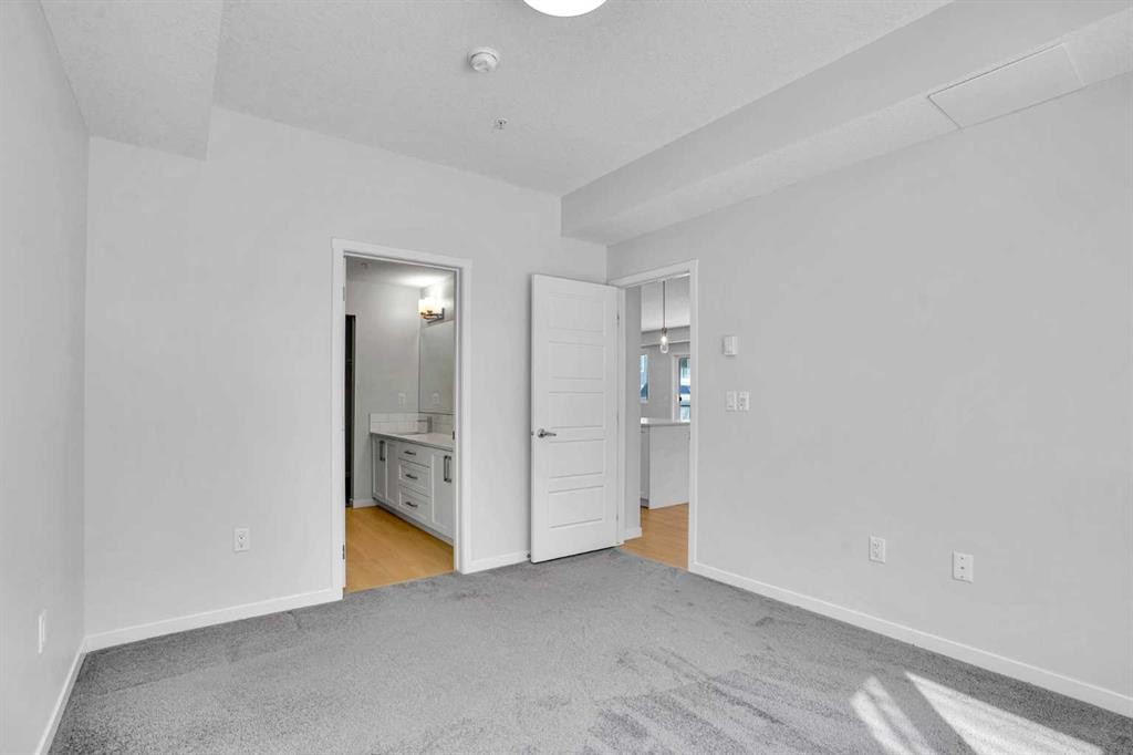 1102-33 Carringham Gate Nw, Calgary, AB - Indoor Photo Showing Other Room