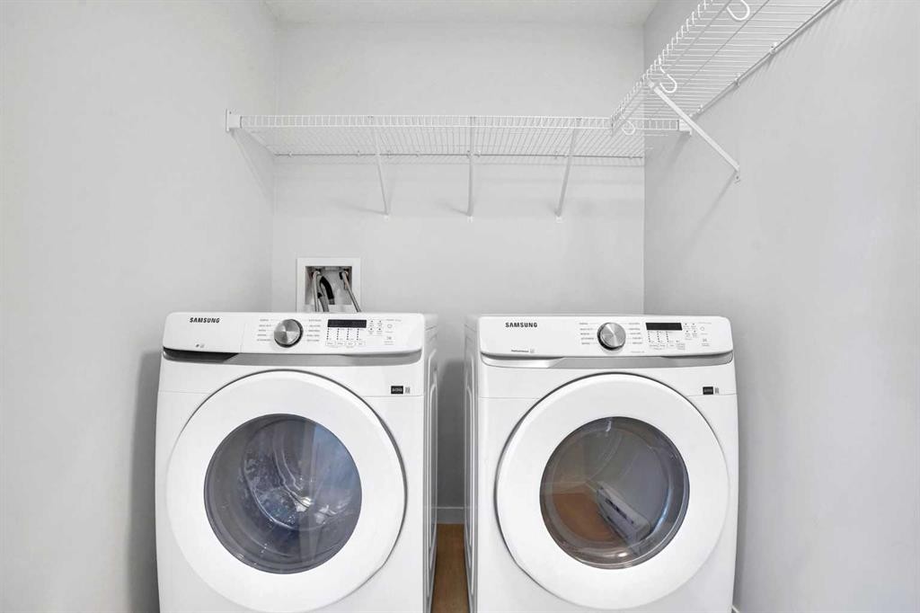 1102-33 Carringham Gate Nw, Calgary, AB - Indoor Photo Showing Laundry Room
