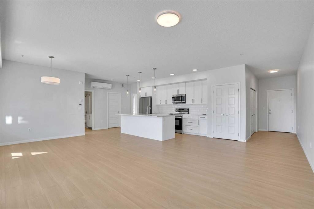 1102-33 Carringham Gate Nw, Calgary, AB - Indoor Photo Showing Kitchen