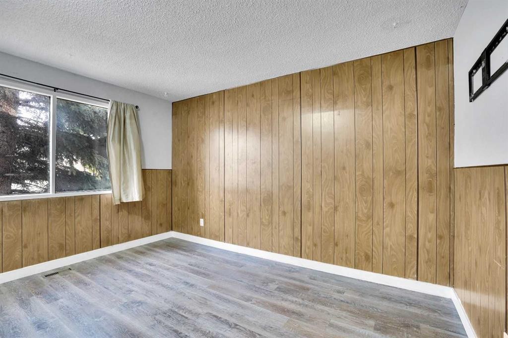 52 Pennsburg Way Se, Calgary, AB - Indoor Photo Showing Other Room