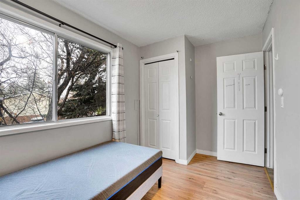 52 Pennsburg Way Se, Calgary, AB - Indoor