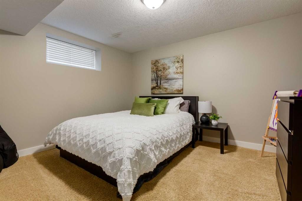 16 Prestwick Road Se, Calgary, AB - Indoor Photo Showing Bedroom
