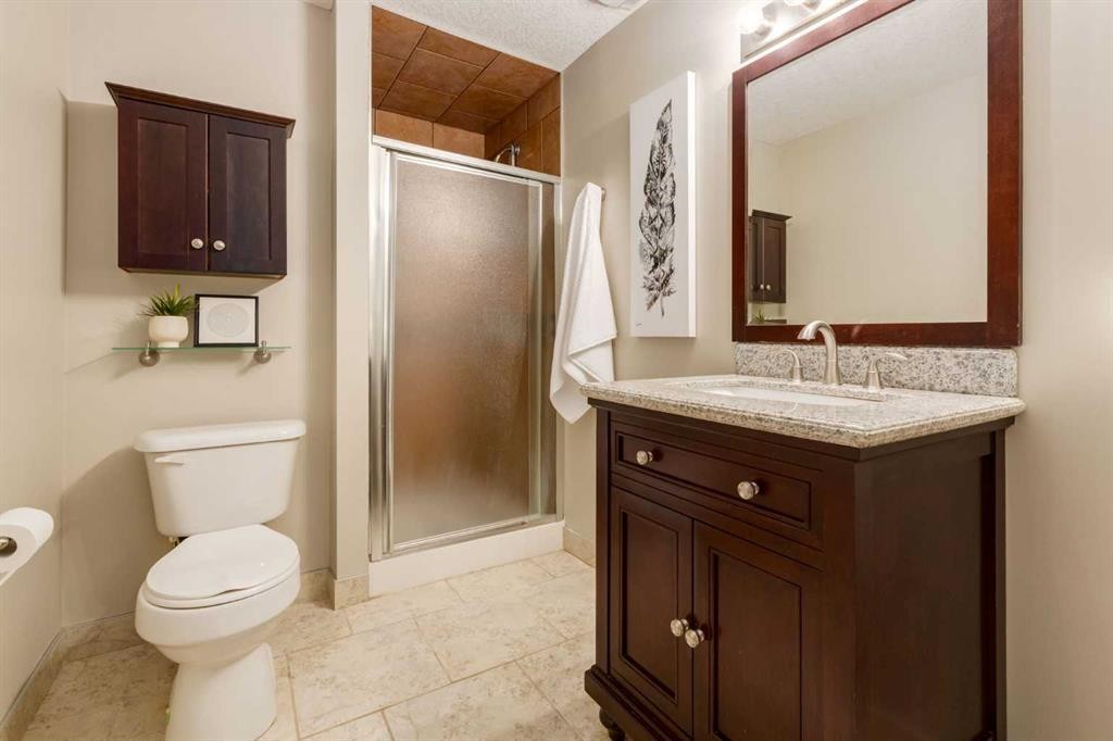 16 Prestwick Road Se, Calgary, AB - Indoor Photo Showing Bathroom
