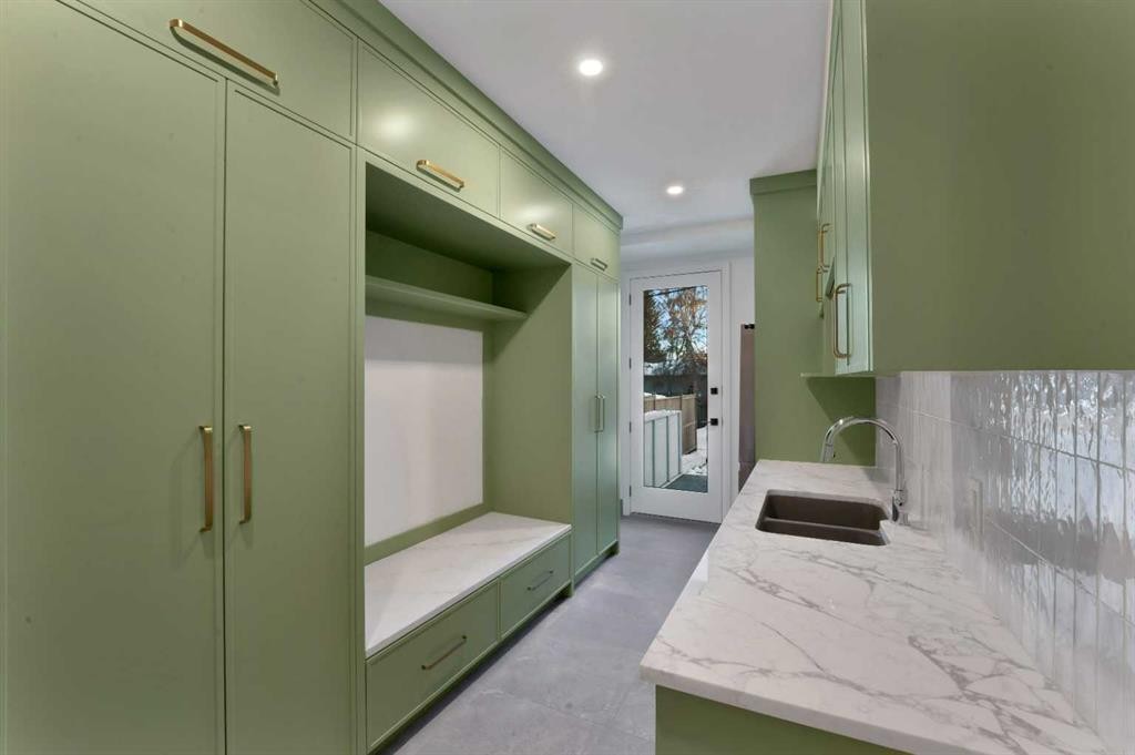3511 34 Avenue Sw, Calgary, AB - Indoor