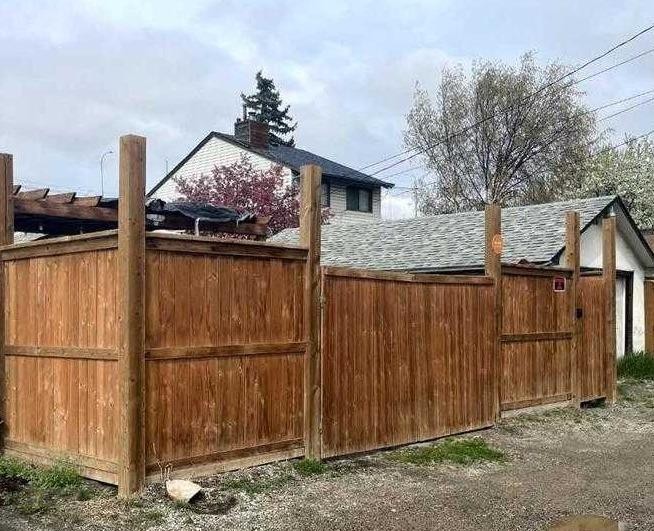 2511 9 Avenue Se, Calgary, AB - Outdoor