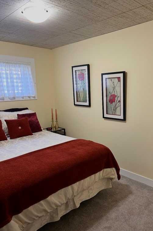 20 Ogmoor Crescent Se, Calgary, AB - Indoor Photo Showing Bedroom