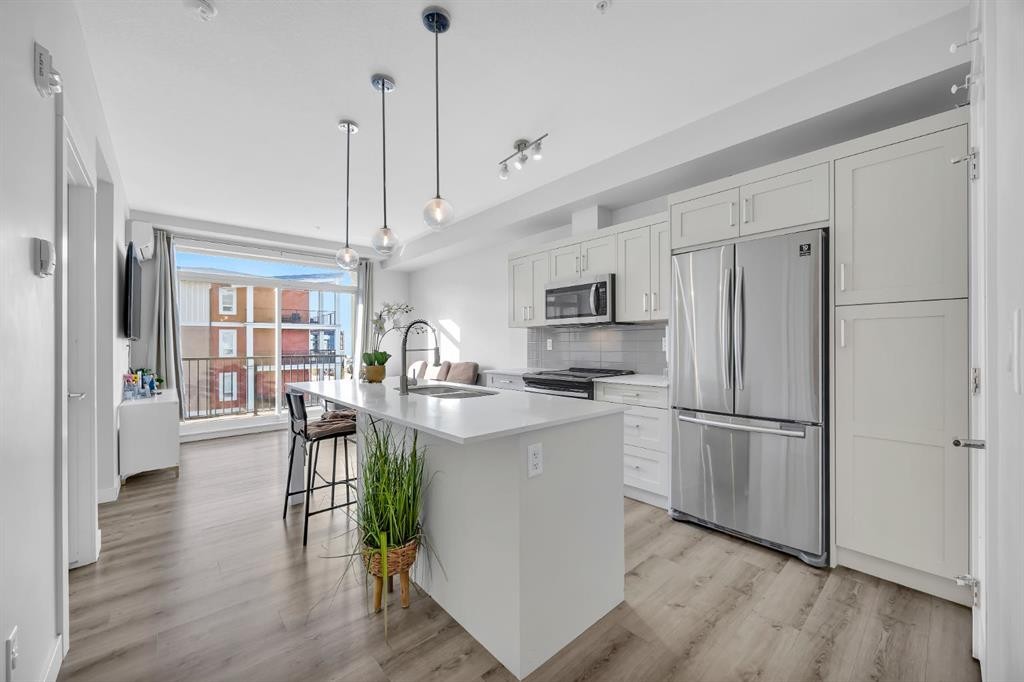 305-35 Walgrove Se, Calgary, AB - Indoor Photo Showing Kitchen With Stainless Steel Kitchen With Upgraded Kitchen