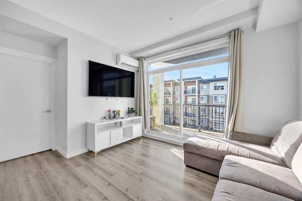 305-35 Walgrove Se, Calgary, AB - Indoor Photo Showing Living Room