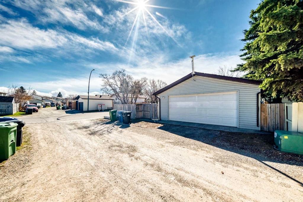 6840 4 Avenue Ne, Calgary, AB - Outdoor