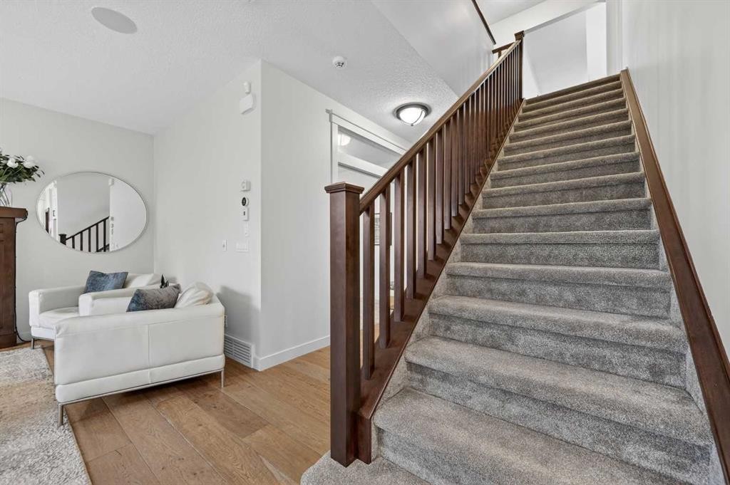 19 Cranbrook Crescent Se, Calgary, AB - Indoor Photo Showing Other Room