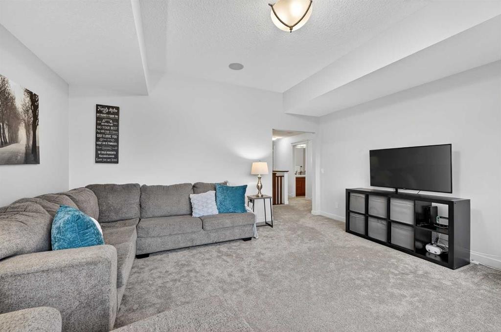 19 Cranbrook Crescent Se, Calgary, AB - Indoor Photo Showing Living Room